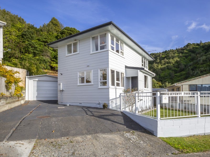74 Rangituhi Crescent, Takapuwahia, Porirua - Carousel 1