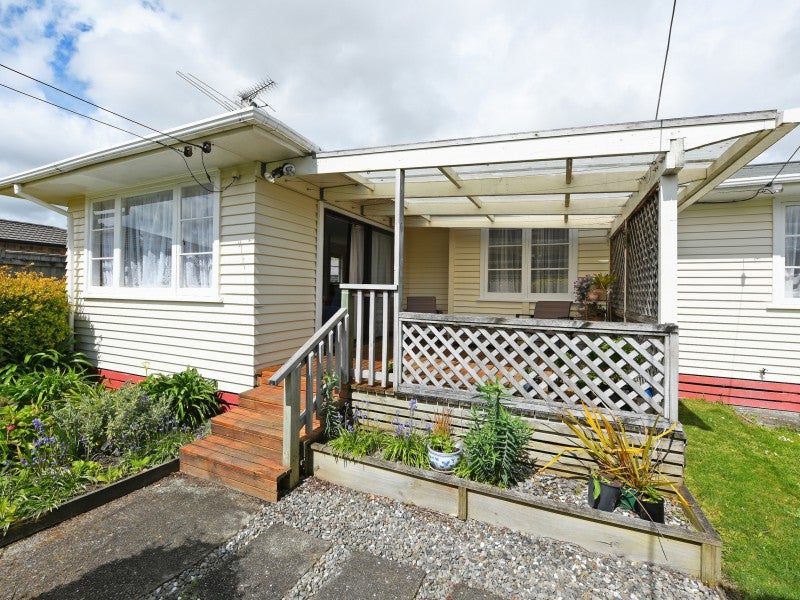 16 Granville Street, Silverstream, Upper Hutt - Carousel 2