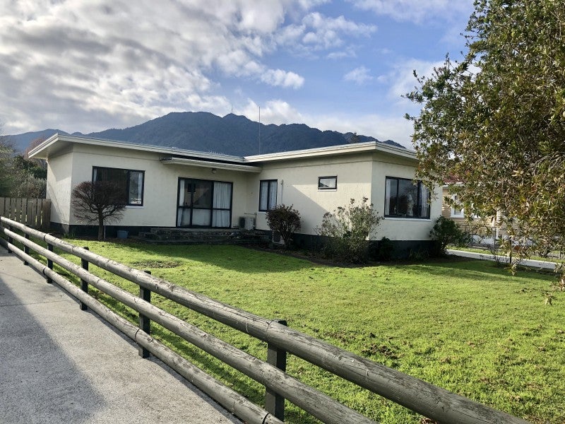8 Clarke Avenue, Te Aroha, Te Aroha - Carousel 1