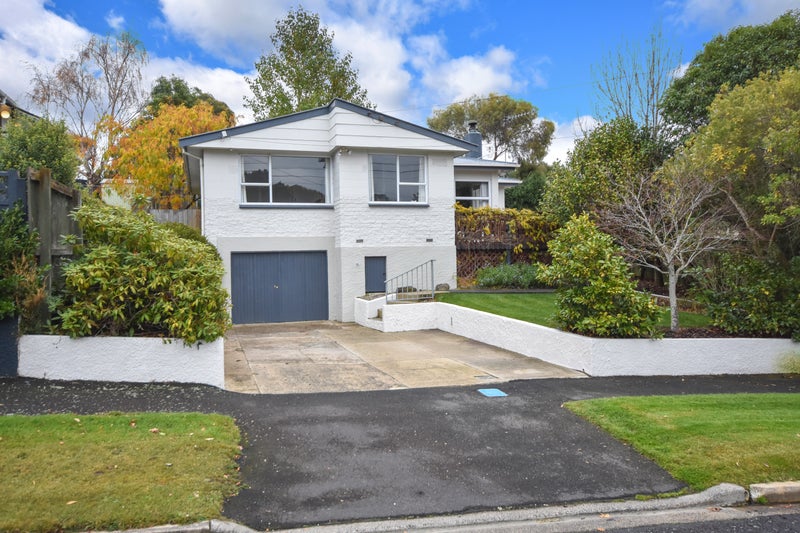 33 Elwyn Crescent, Green Island, Dunedin - Carousel 1