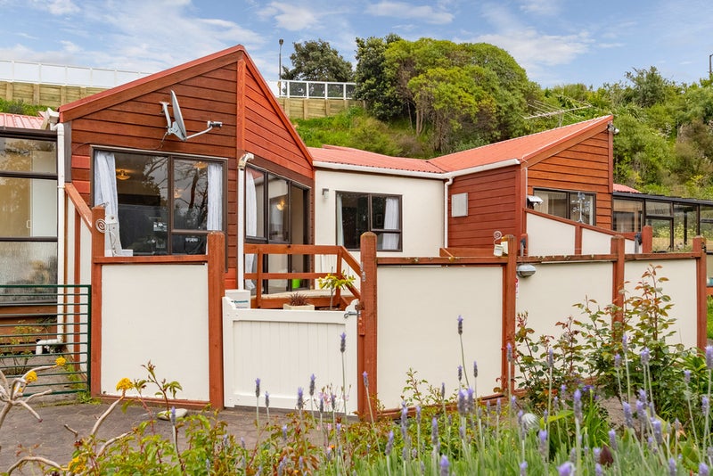 9D SCHOOL RD, PLIMMERTON, PORIRUA - Carousel 2