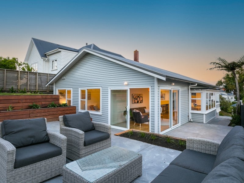 7 Ranui Crescent, Khandallah, Wellington - Carousel 1