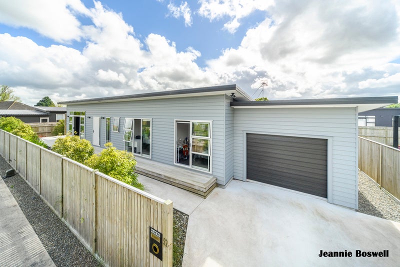 52 Exeter Crescent, Takaro, Palmerston North - Carousel 1