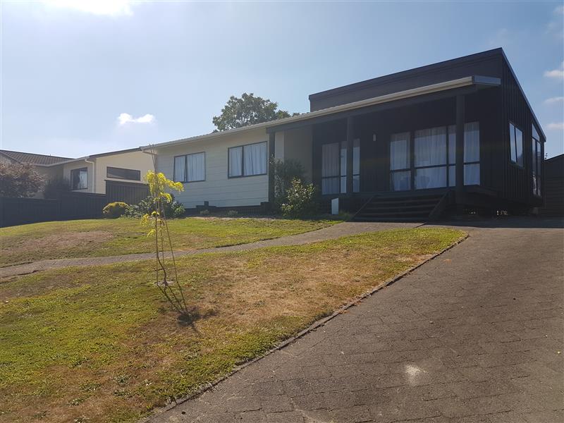 15 Owhatiura Drive, Lynmore, Rotorua - Carousel 1