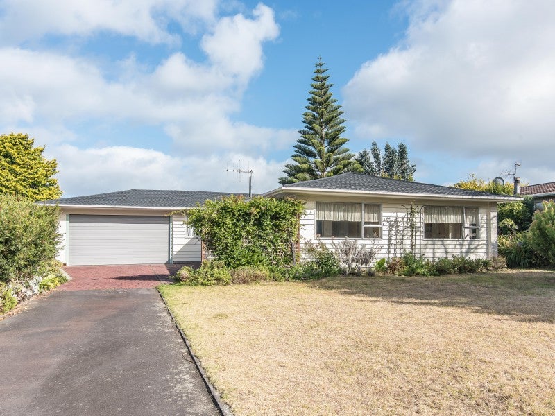 7 Kingswood Grove, Raumati Beach, Paraparaumu - Carousel 1