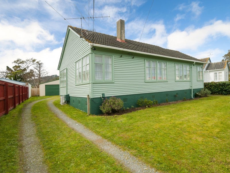 8 Lockwood Crescent, Taita, Lower Hutt - Carousel 19