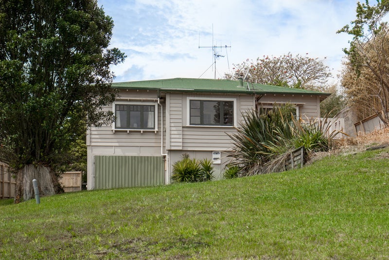18A East Street, Raglan - Carousel 1