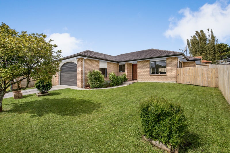 12 Burtons  Drive, Swanson, Waitakere - Carousel 1