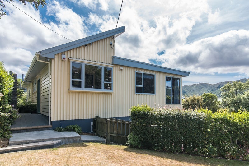 18 Crofton Road, Ngaio, Wellington - Carousel 1