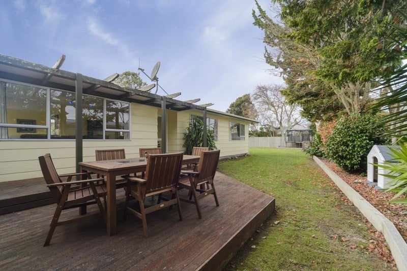 15 Capri Place, Awapuni, Palmerston North - Carousel 1