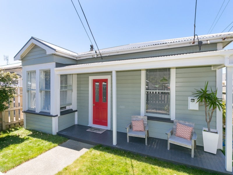187 Queens Drive, Lyall Bay, Wellington - Carousel 1