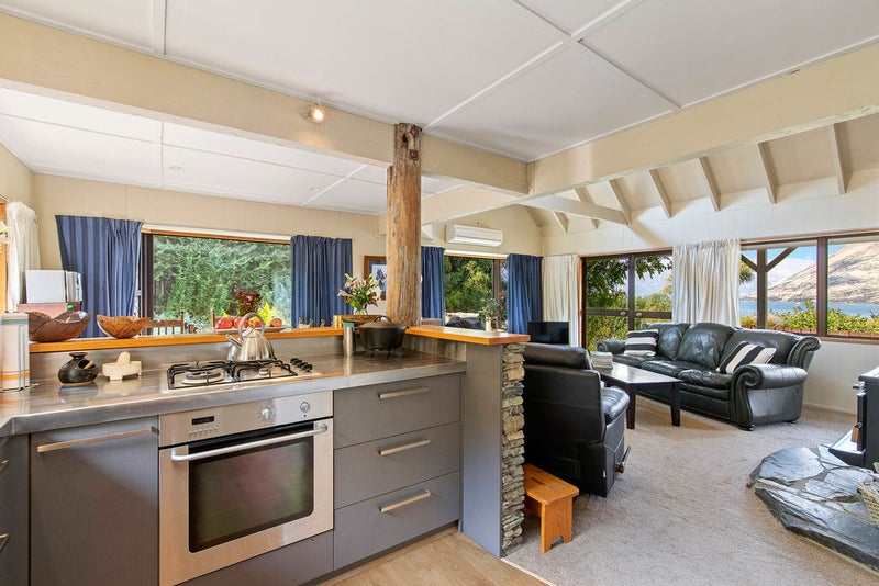 11 Evergreen Place, Sunshine Bay, Queenstown - Carousel 2