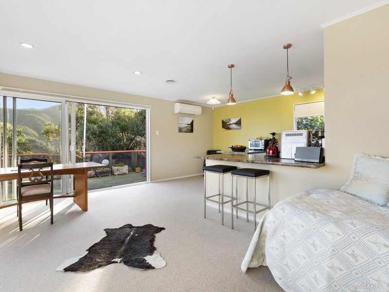 15 Frobisher Street, Island Bay, Wellington - Carousel 2