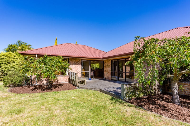 14 Thornhill Place, Sockburn, Christchurch - Carousel 1