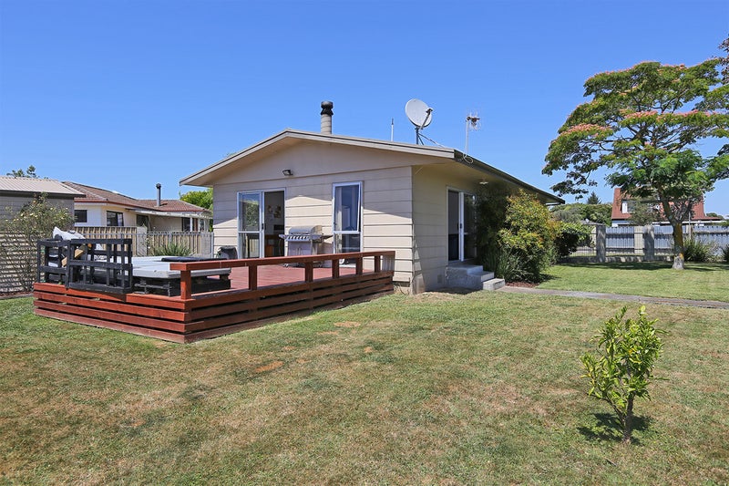 1 Deakin Place, Clive, Clive - Carousel 1