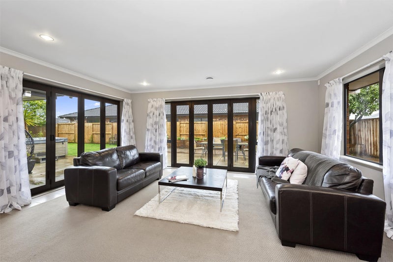 6 Whitford Place, Rototuna North, Hamilton - Carousel 2
