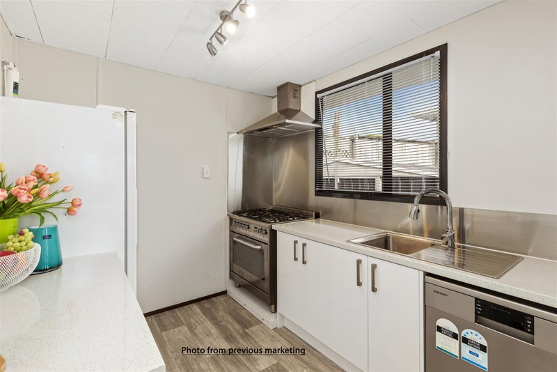 2 McManaway Grove, Stokes Valley, Lower Hutt - Carousel 2