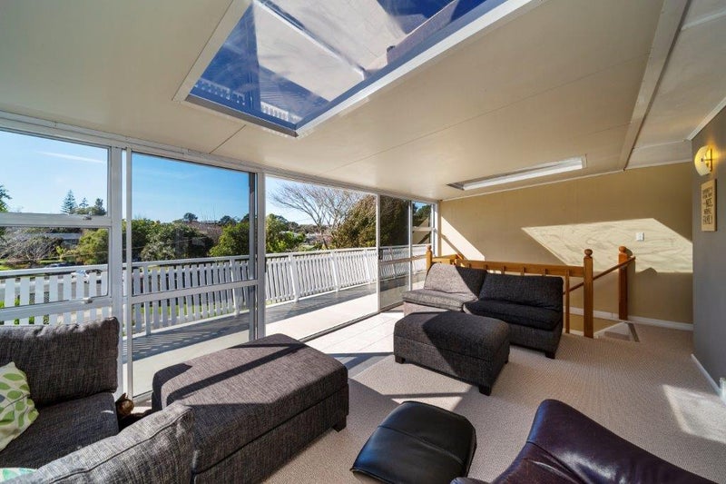 7 Lambton Terrace, Welbourn, New Plymouth - Carousel 1