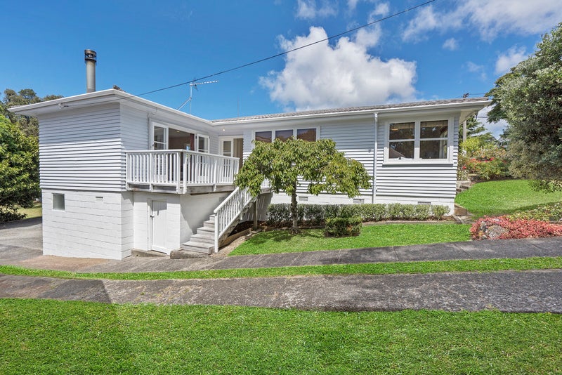 136 Cliff View Drive, Green Bay, Auckland - Carousel 2