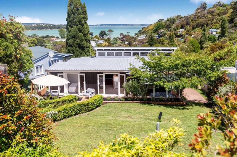 4 Moana Avenue, Surfdale, Waiheke Island - Carousel 1