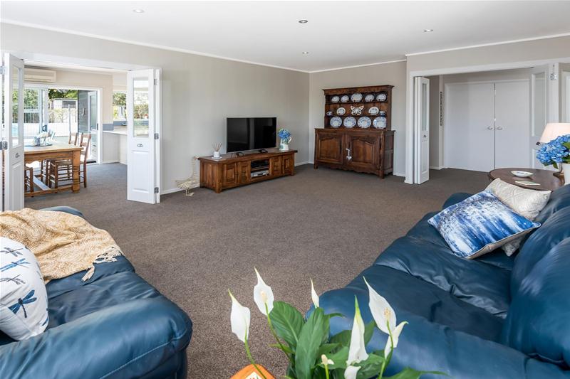 14 Sarah Place, Farm Cove, Auckland - Carousel 2