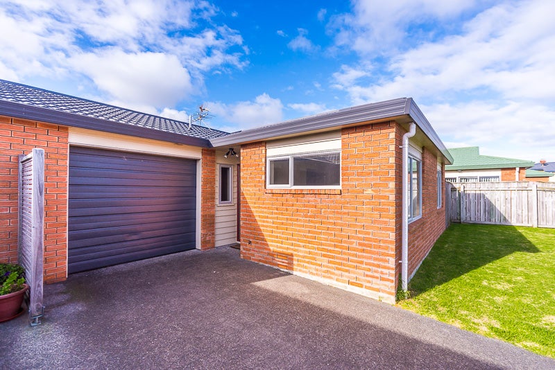 18 Pohutukawa Grove, Titahi Bay, Porirua - Carousel 2