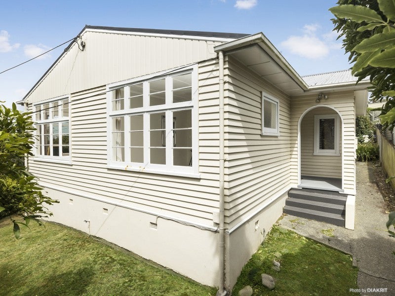 11 Norfolk Street, Northland, Wellington - Carousel 1