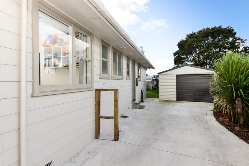 12 Rhonda Avenue, Deanwell, Hamilton - Carousel 15