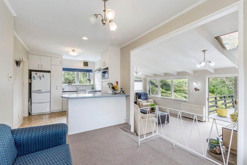 22 Harrybrook Road, Green Bay, Auckland - Carousel 1