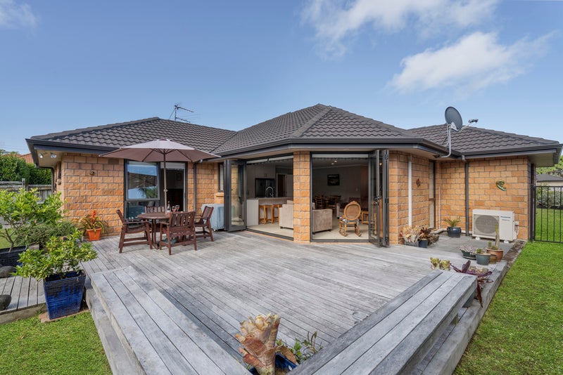 18 Fern Place, Beachlands, Auckland - Carousel 2
