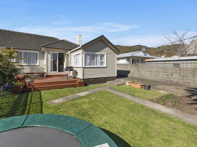 4 Mayo Grove, Naenae, Lower Hutt - Carousel 1