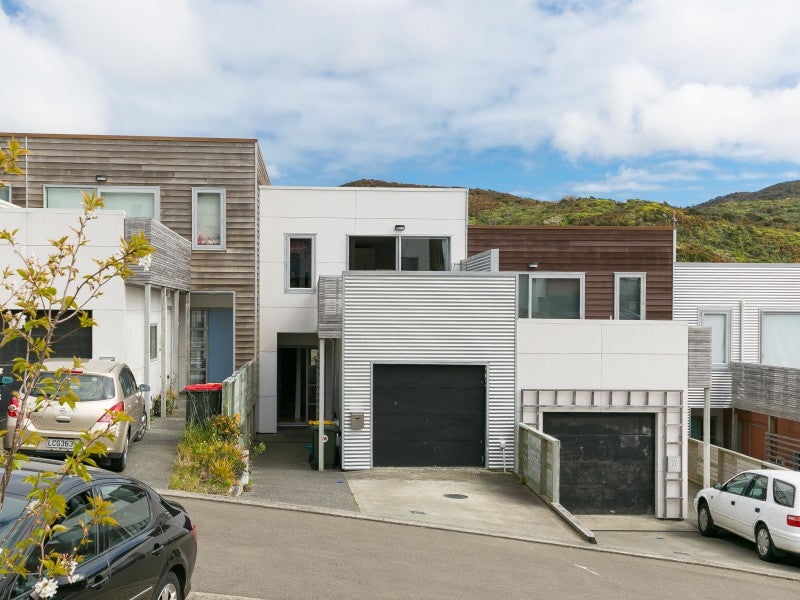 30 Saddleback Grove, Karori, Wellington - Carousel 1