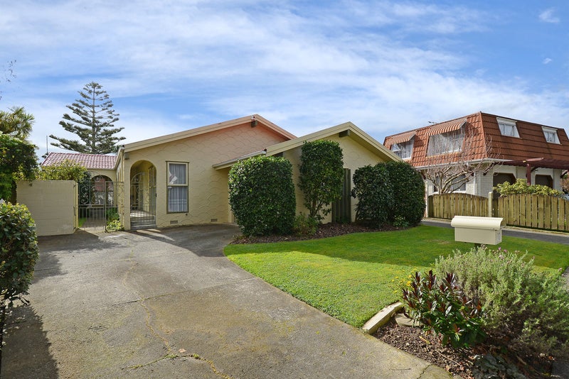 12 Mcenroe Grove, Naenae, Lower Hutt - Carousel 1