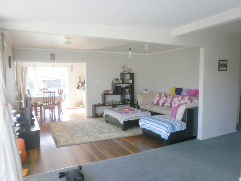 25 Yvonne Street, Melville, Hamilton - Carousel 1