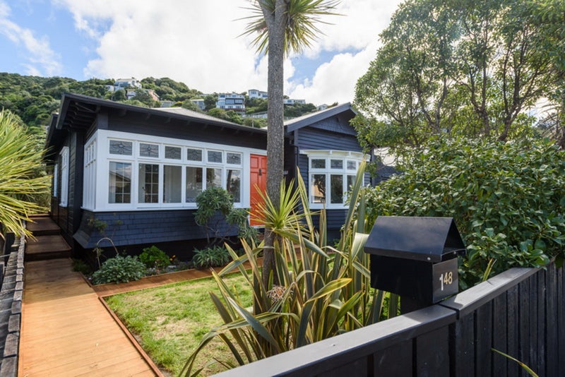 148 Queens Drive, Lyall Bay, Wellington - Carousel 2