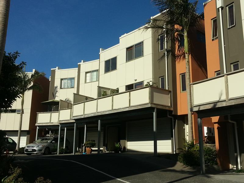 3/21 Hunters Park Drive, Three Kings, Auckland - Carousel 2