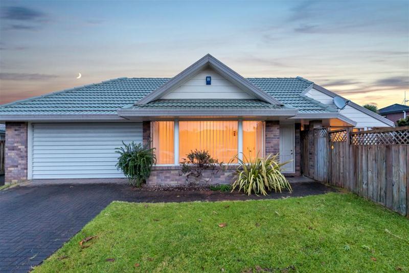 2/44 Millhouse Drive, Northpark, Auckland - Carousel 1