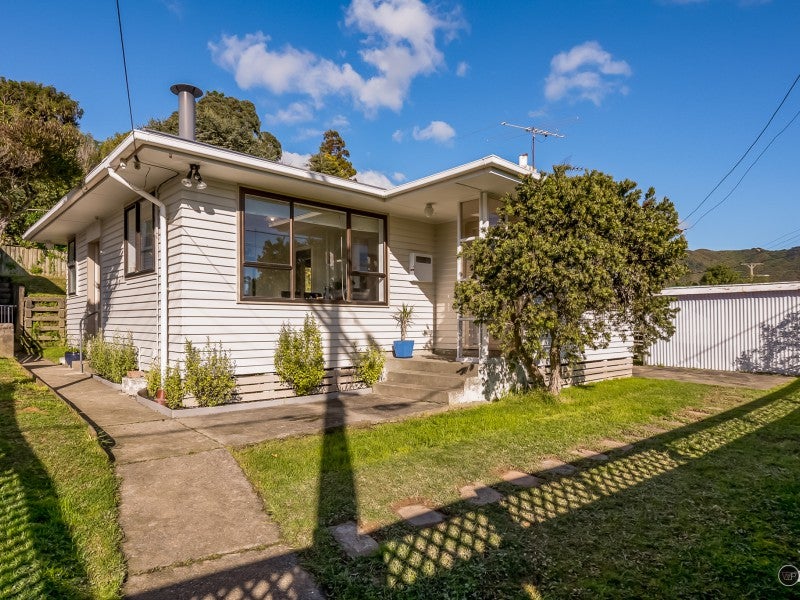 212 Waddington Drive, Naenae, Lower Hutt - Carousel 2