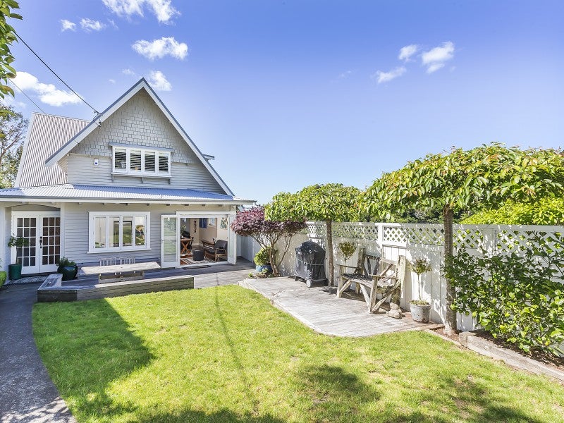 37 Plunket Street, Kelburn, Wellington - Carousel 1