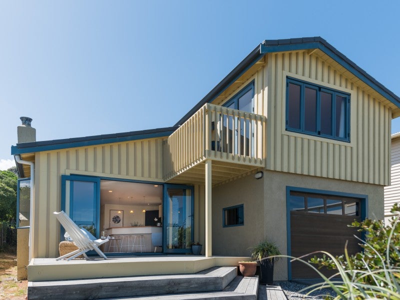 131 The Parade, Paekakariki - Carousel 1