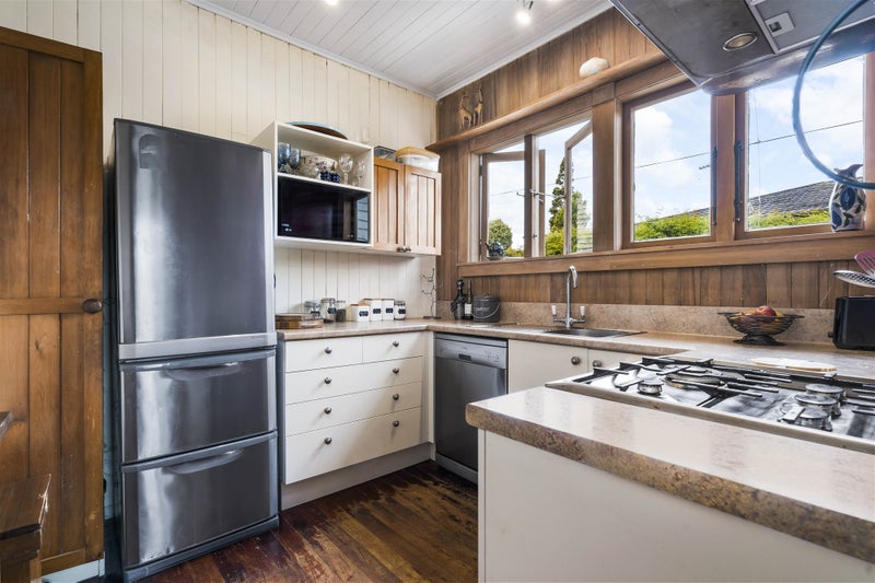 12 Garnett Avenue, Forest Lake, Hamilton - Carousel 2