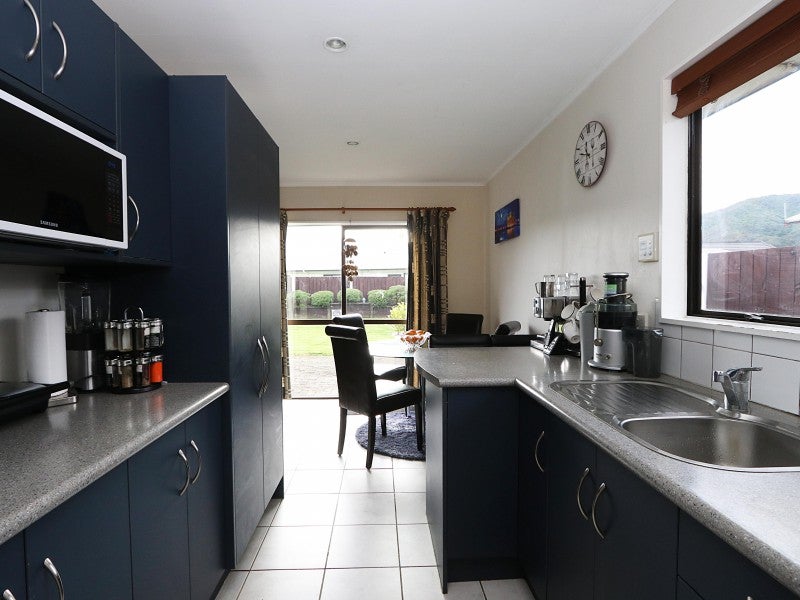 10 Weymouth Grove, Wainuiomata, Lower Hutt - Carousel 2