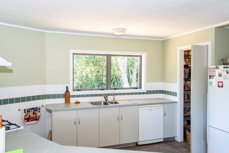 12 Eton Place, Spotswood, New Plymouth - Carousel 2