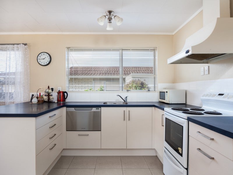 7 Birdwood AVE, Moturoa, New Plymouth - Carousel 2