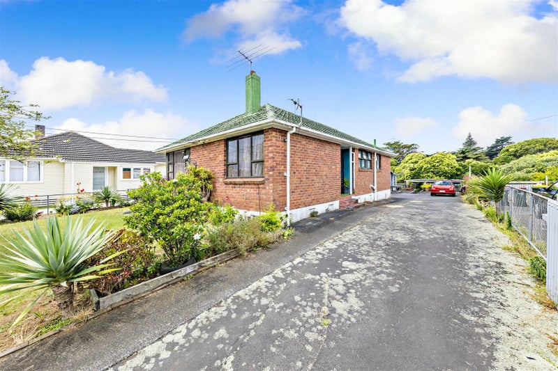 14 Firth Crescent, Otara, Auckland - Carousel 1