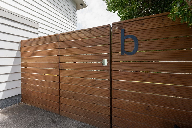 186B Queens Drive, Lyall Bay, Wellington - Carousel 2