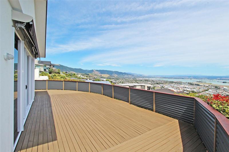 19 Commodore Place, Britannia Heights, Nelson - Carousel 1