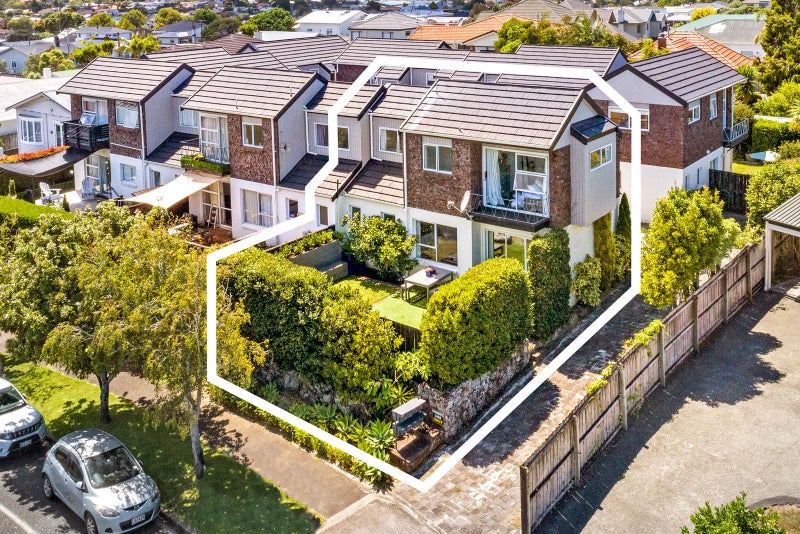 1/5 Renfrew Avenue, Sandringham, Auckland - Carousel 1