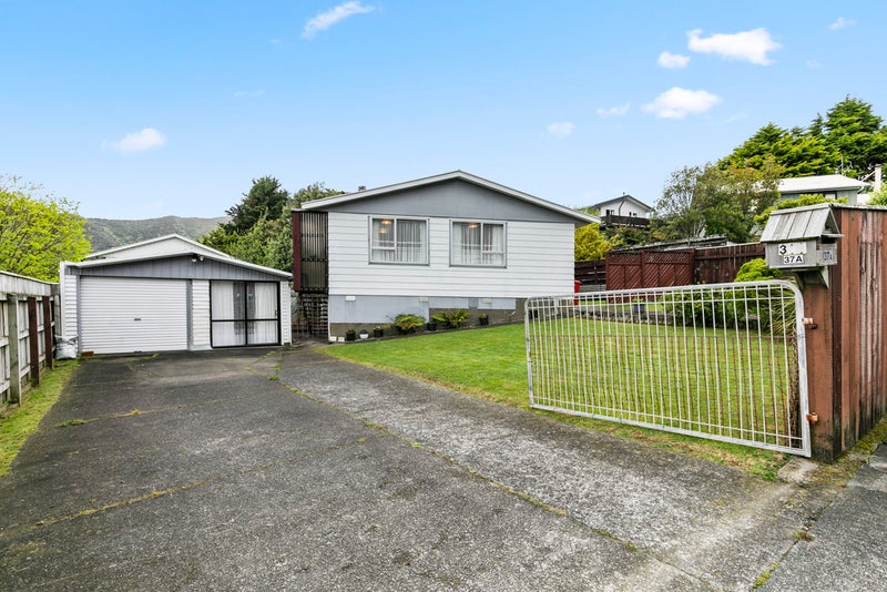 1/37 STOCKDALE ST, Wainuiomata, Lower Hutt - Carousel 1