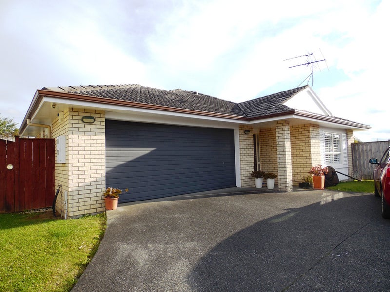 19 Richfield Crescent, Westgate, Auckland - Carousel 1